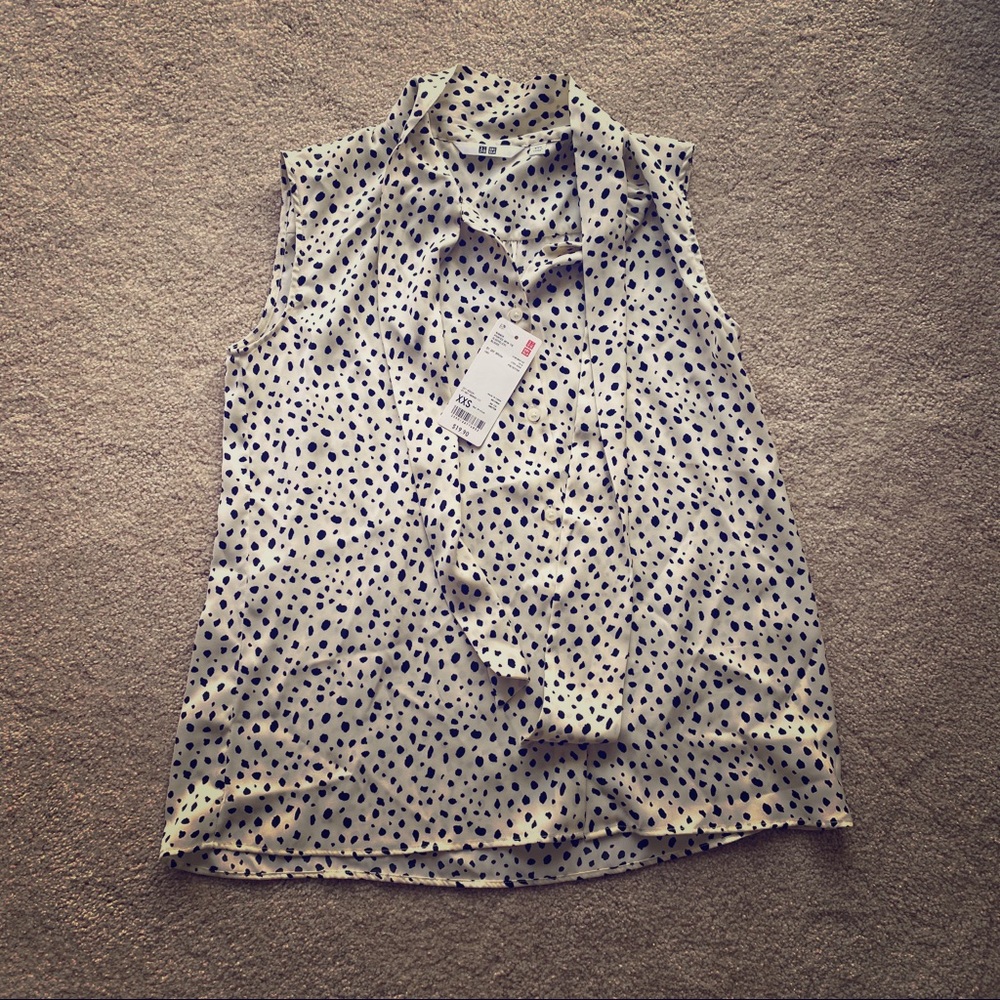 Uniqlo Printed Bow Tie Sleeveless Blouse
